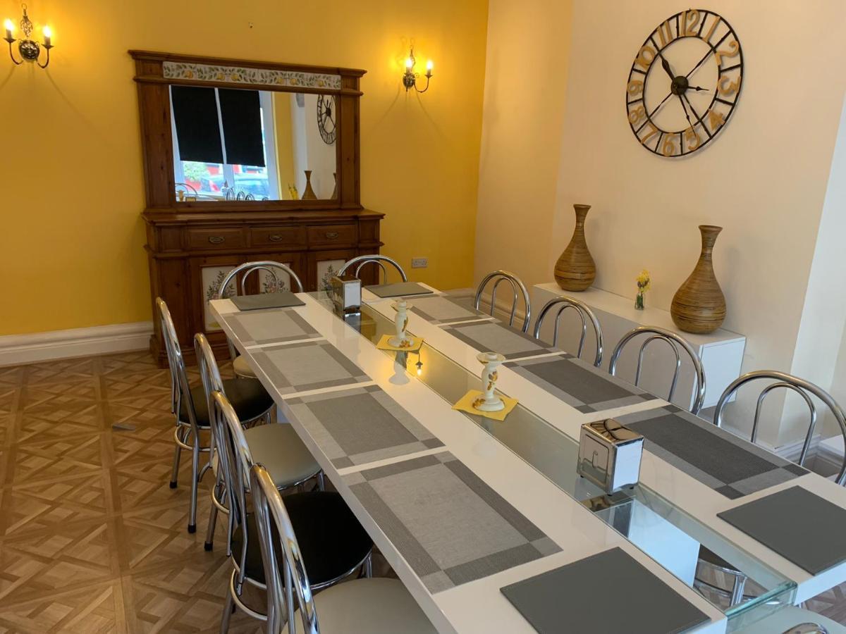 Heather Glen. Six Bedroom Near The Sea. Holiday home