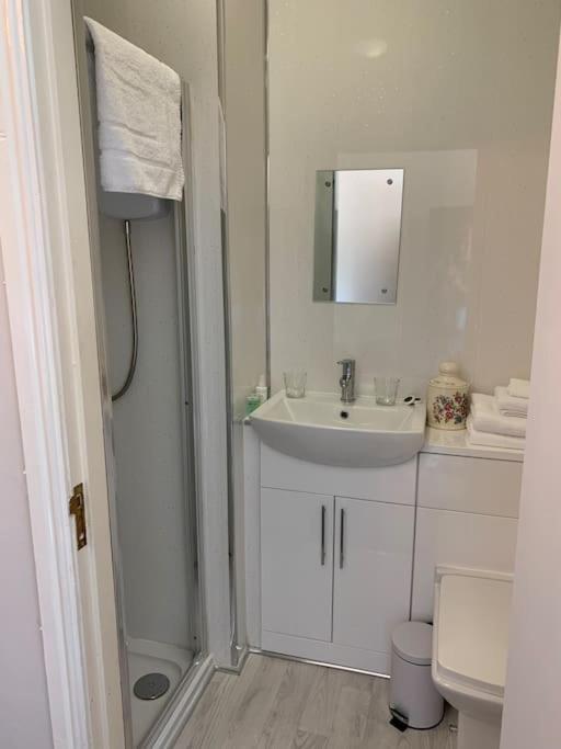 Heather Glen. Six Bedroom Near The Sea. * Blackpool