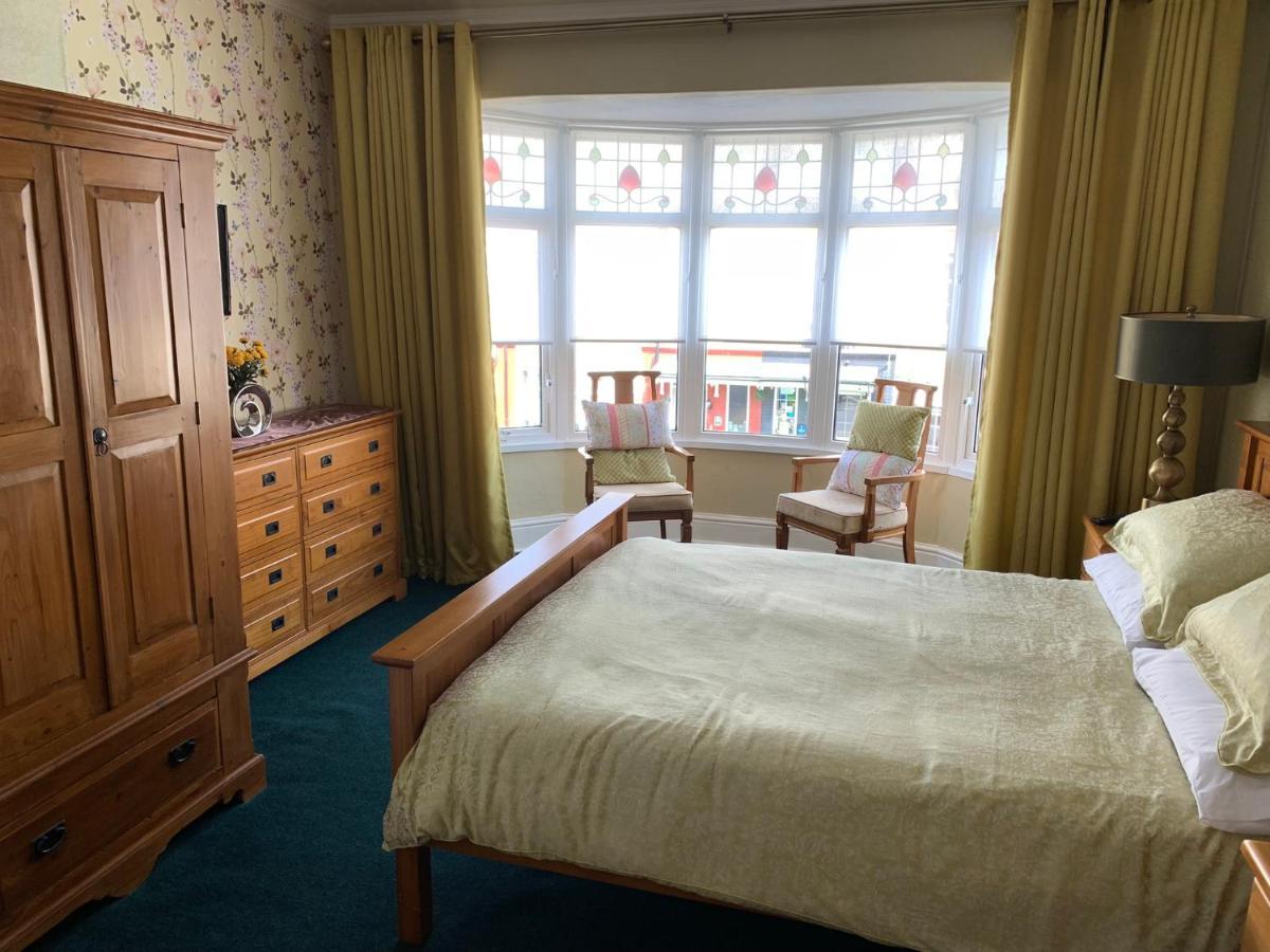 Heather Glen. Six Bedroom Near The Sea. *