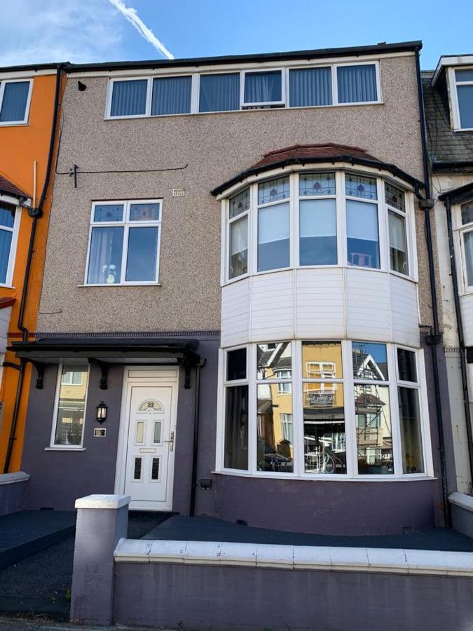 Heather Glen. Six Bedroom Near The Sea. Blackpool