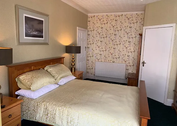 Heather Glen. Six Bedroom Home Near The Sea.