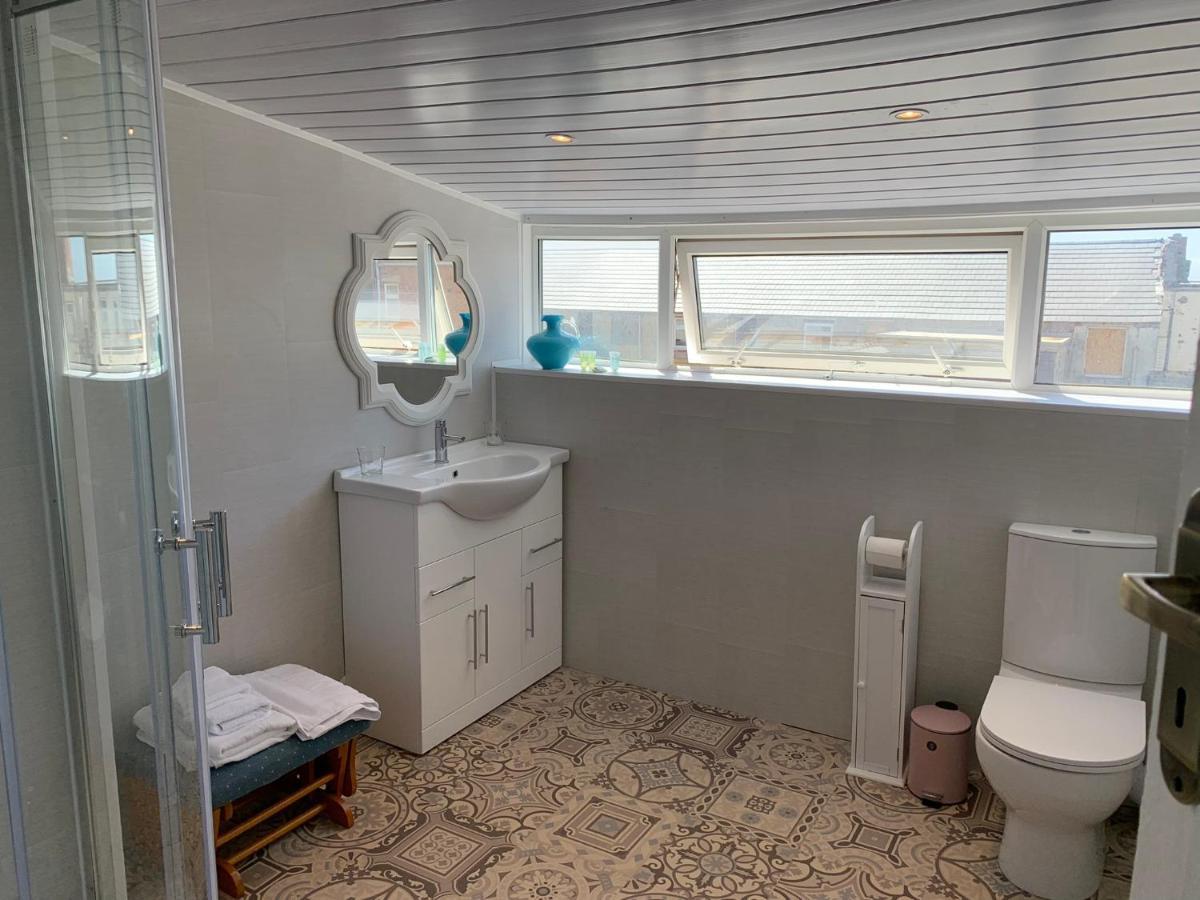 Vakantiehuis Heather Glen. Six Bedroom Near The Sea.