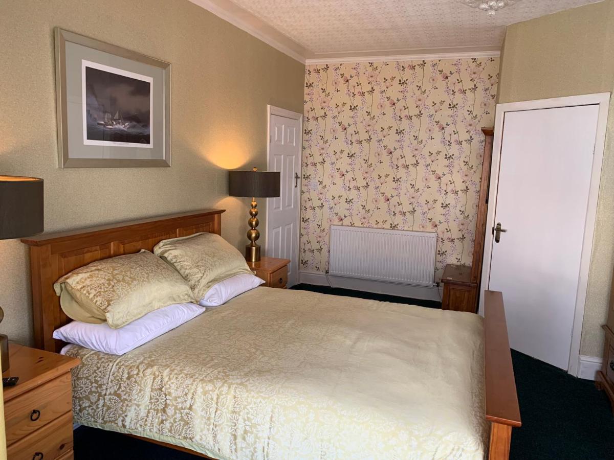 Heather Glen. Six Bedroom Near The Sea. Vakantiehuis