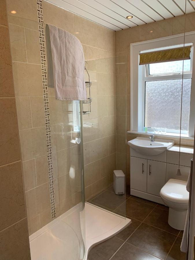 Heather Glen. Six Bedroom Near The Sea. * Blackpool
