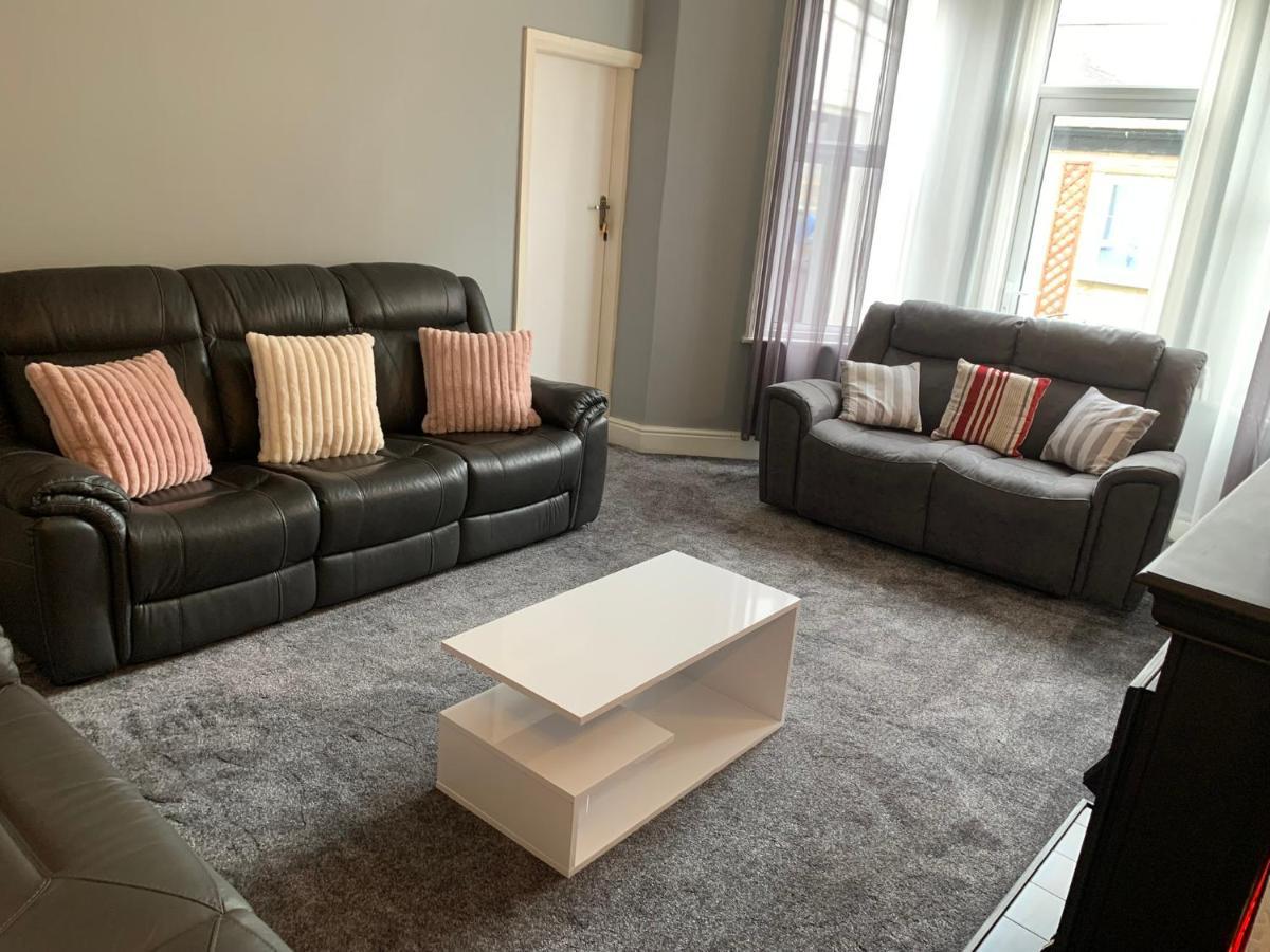 Heather Glen. Six Bedroom Near The Sea. * Blackpool