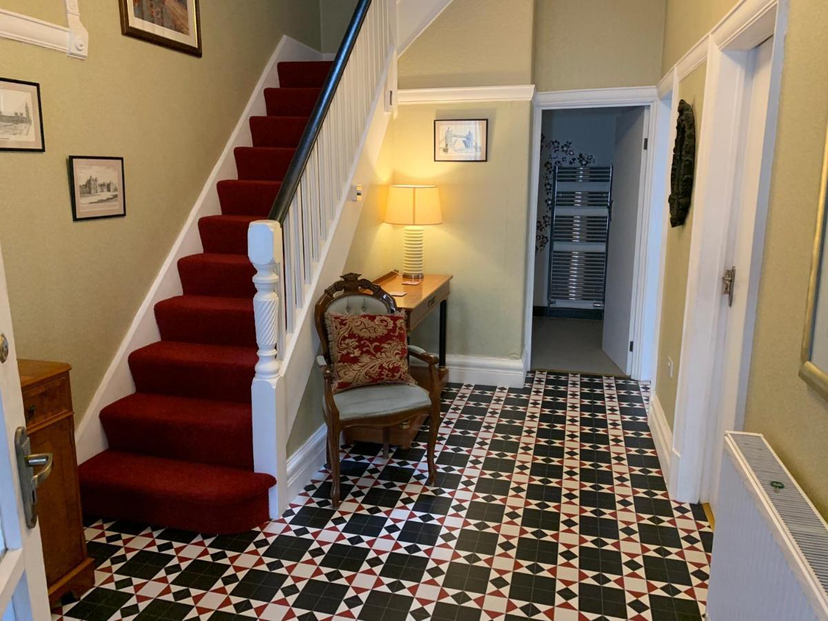 Heather Glen. Six Bedroom Near The Sea. *