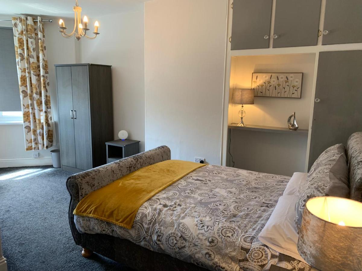 Heather Glen. Six Bedroom Near The Sea.